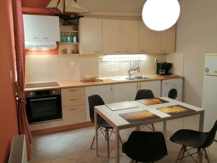 Central Spacious Apartment 70Sqm 特里波利斯 外观 照片